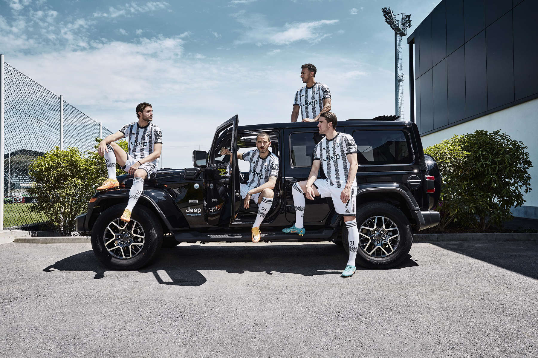 ФК «Ювентус» і Бренд Jeep відзначають 10 років співпраці та представляють лімітовану футболку команди
