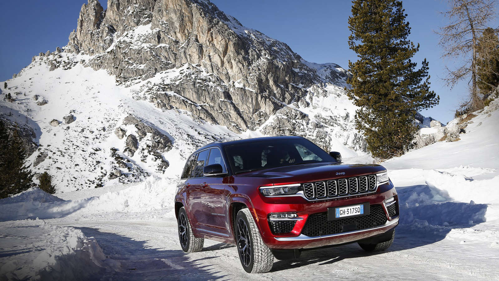 Найтитулованіший позашляховик Jeep Grand Cherokee бореться за титул «Автомобіль року в Україні»