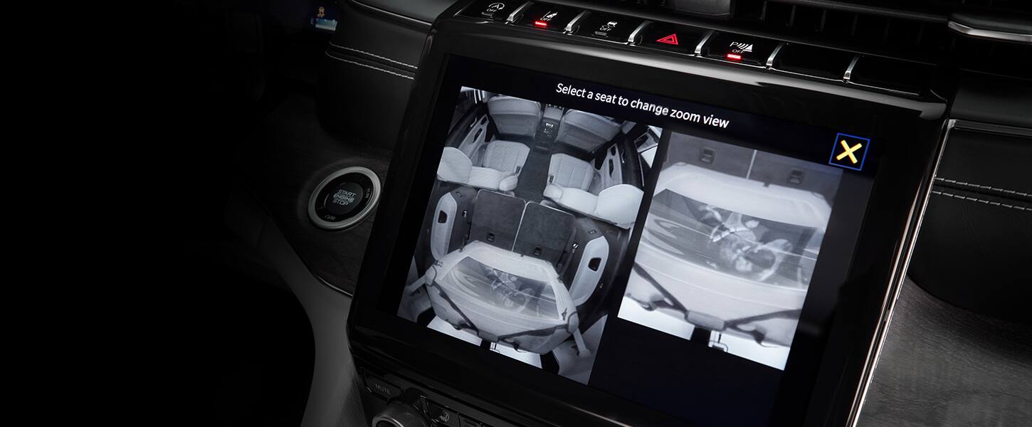 Jeep Grand Cherokee, зображення вигляду задніх сидінь на екрані